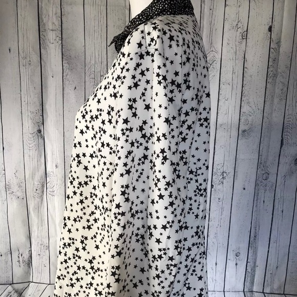 ✨ SALE✨ New York & Company Blouse With Starts - Picture 2 of 8